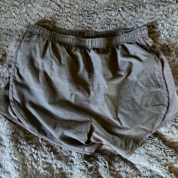 Grey XS Nike shorts - Picture 2 of 3